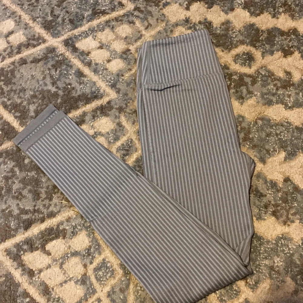 Fabletics High-Waisted Seamless Ribbed legging - Picture 3 of 4